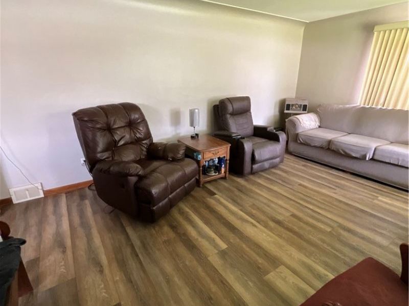 525 W Omar Street , Struthers, OH 44471 Photo 9