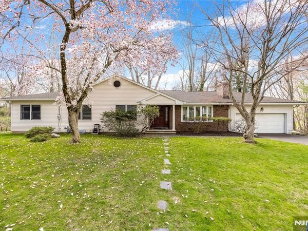 11 Sunset Road, DEMAREST, NJ 07627