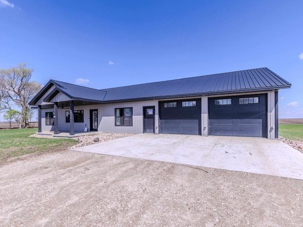 4428 180th St , George, IA 51237