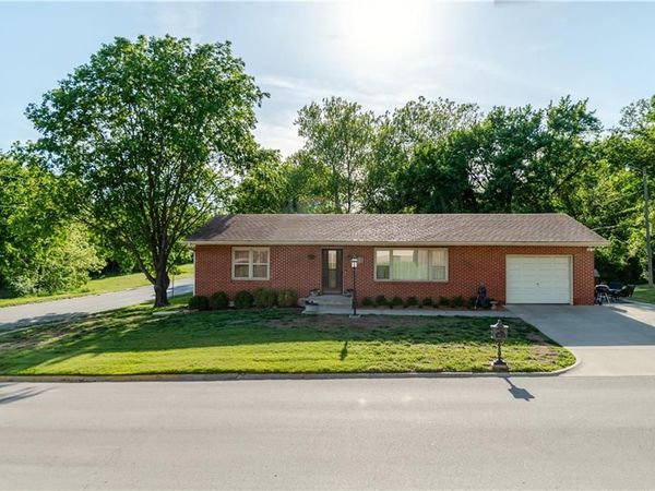 1001 Maple Street, Atchison, KS 66002