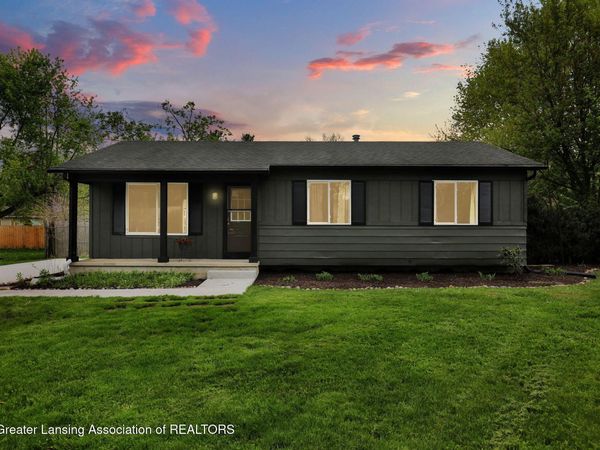 323 Scarlett Oak Lane, Perry, MI 48872