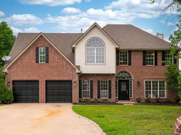 8963 N 133rd East Avenue , Owasso, OK 74055