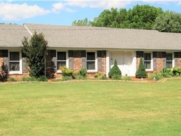 195 Dry Creek Rd , Goodlettsville, TN 37072