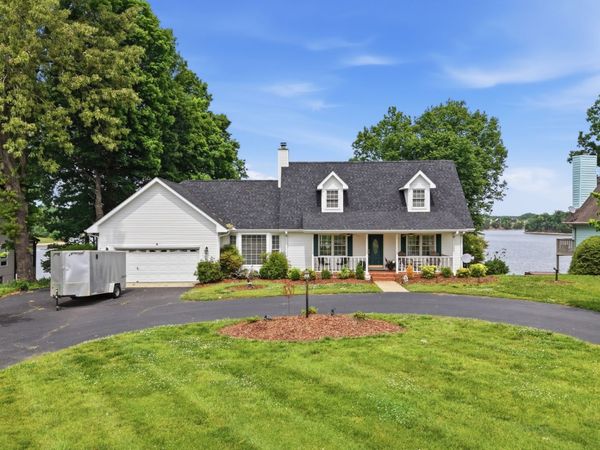 686 Bluff Dr, Winchester, TN 37398