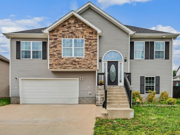 1391 Freedom Dr , Clarksville, TN 37042