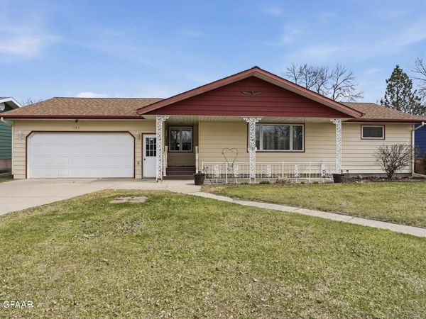 703 CLARK Avenue, Larimore, ND 58251