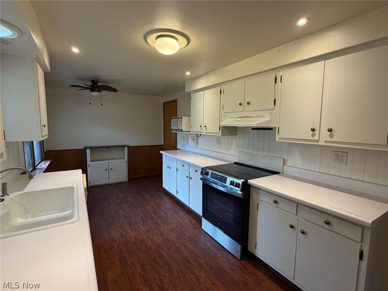 1034 N Pasadena Avenue , Elyria, OH 44035 Photo 22