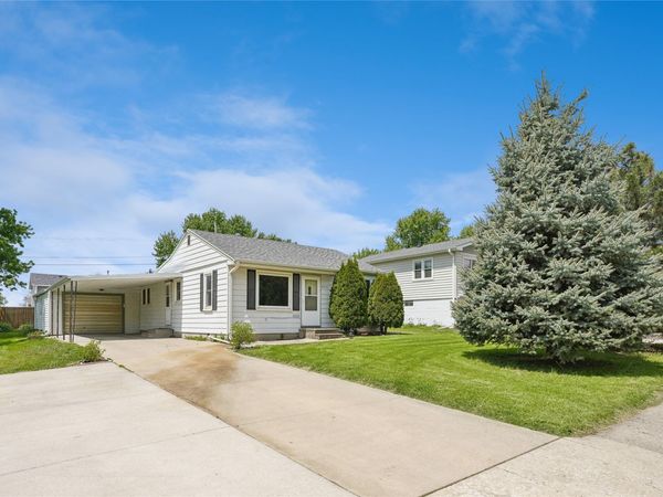 405 E 21st Street S, Newton, IA 50208