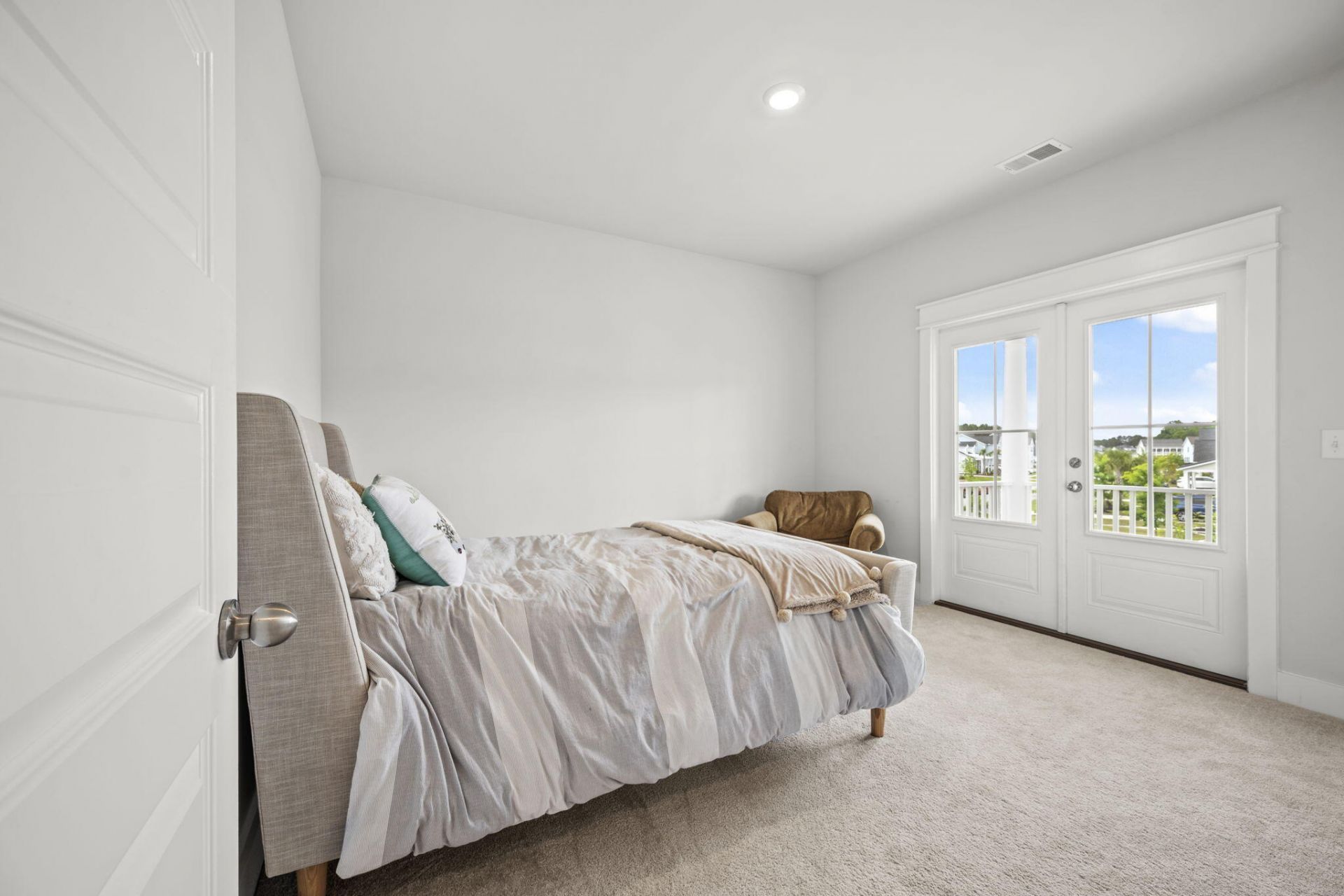 124 Medford Street Photo 35