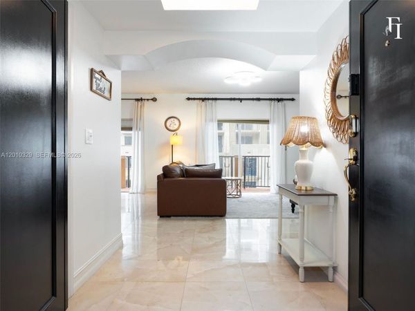 322 Madeira Ave, Unit 405, Coral Gables, FL 33134