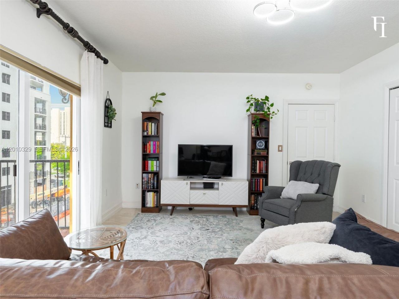 322 Madeira Ave, Unit 405, Coral Gables, FL 33134 Photo