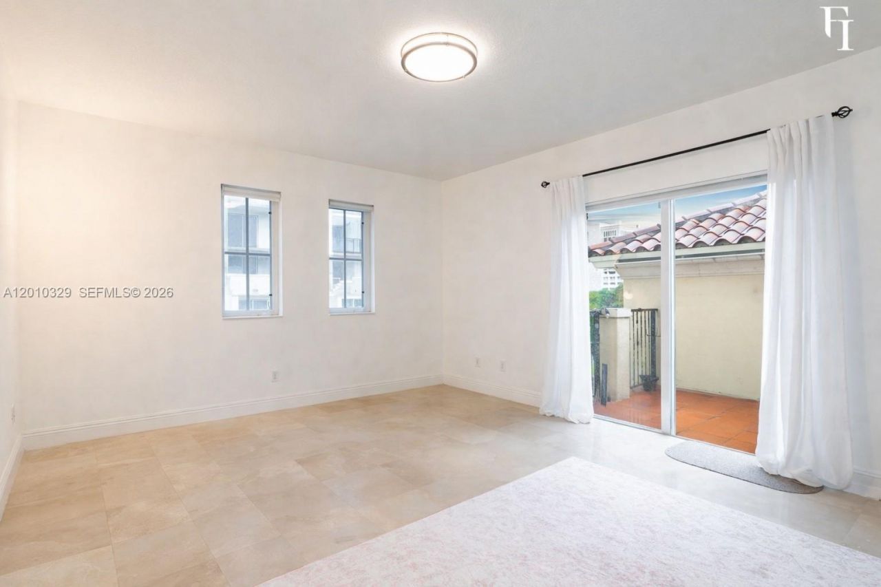 322 Madeira Ave, Unit 405, Coral Gables, FL 33134 Photo