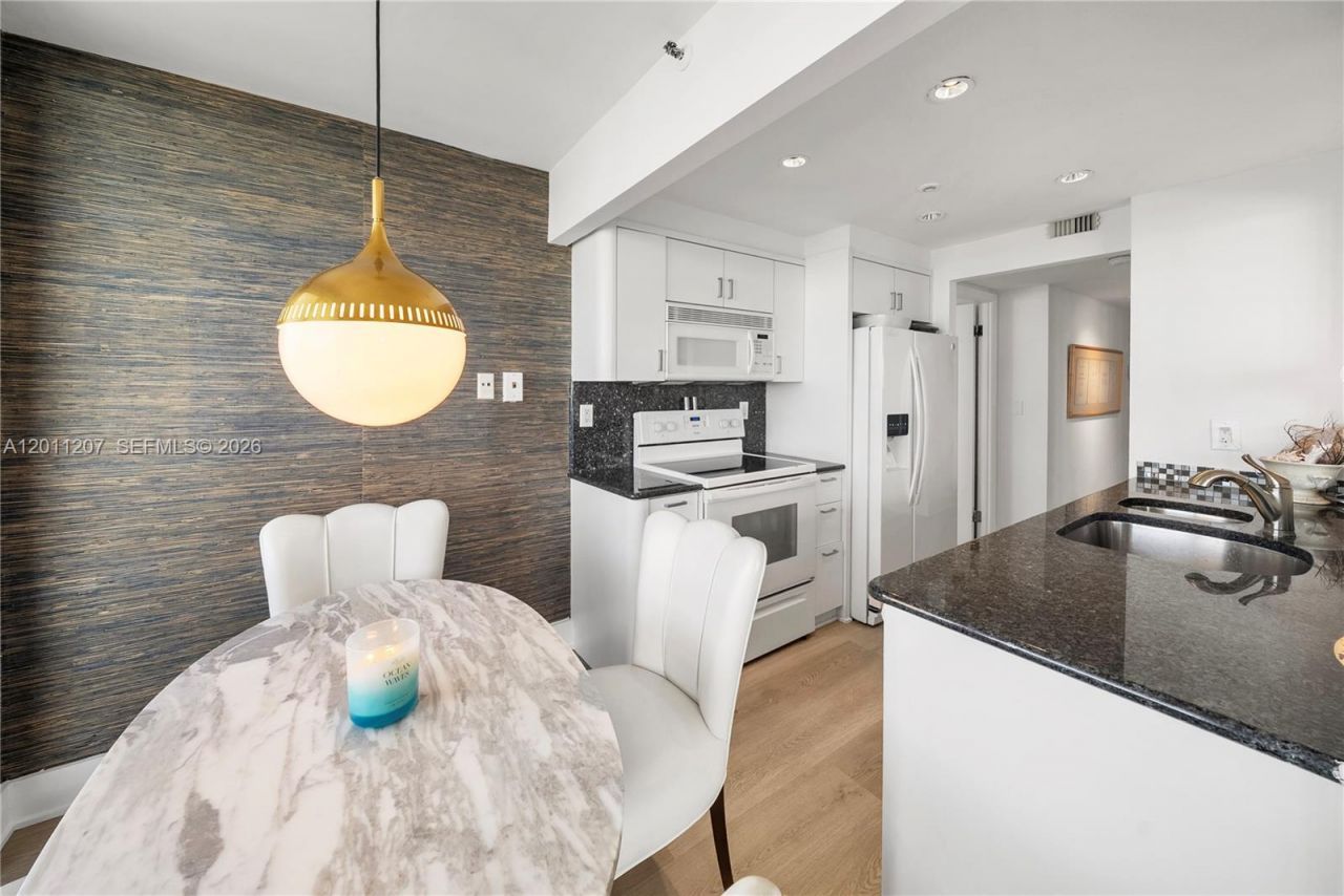 2555 Collins Ave, Unit 2014, Miami Beach, FL 33140 Photo