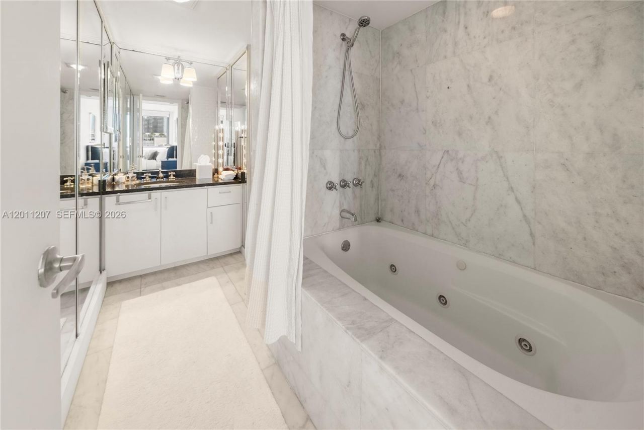 2555 Collins Ave, Unit 2014, Miami Beach, FL 33140 Photo