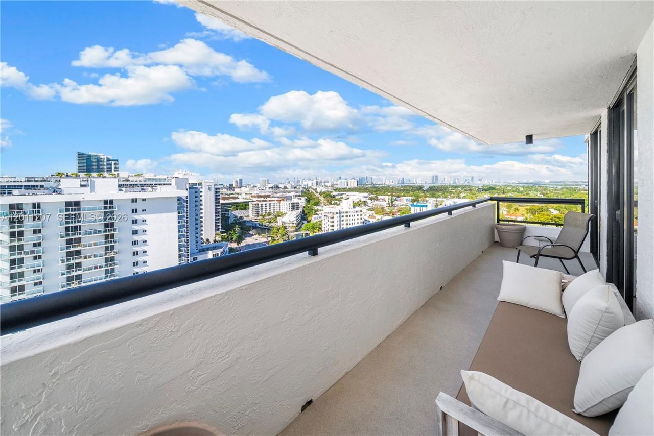2555 Collins Ave, Unit 2014, Miami Beach, FL 33140 Photo