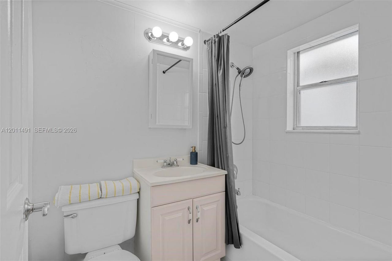 1555 Pennsylvania Ave, Unit 209, Miami Beach, FL 33139 Photo