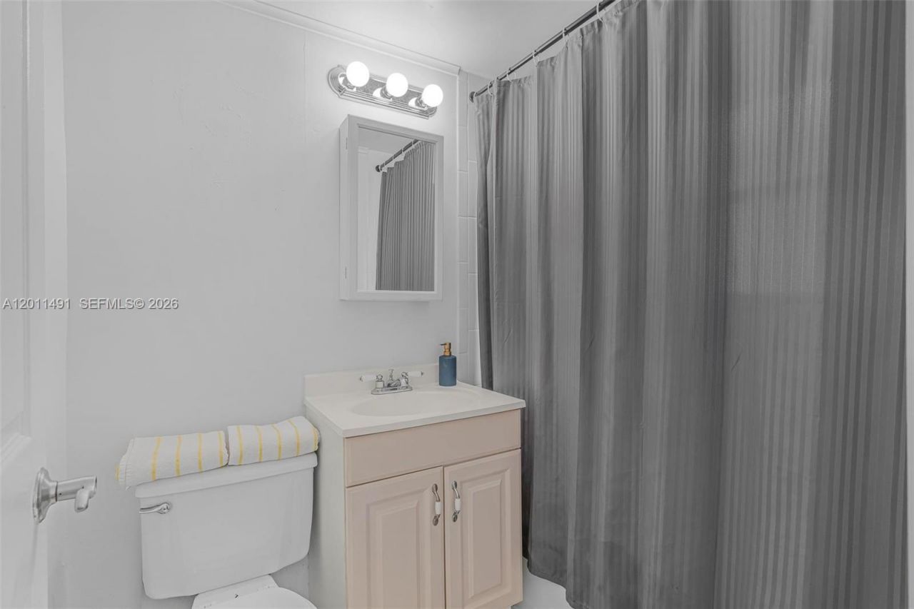 1555 Pennsylvania Ave, Unit 209, Miami Beach, FL 33139 Photo