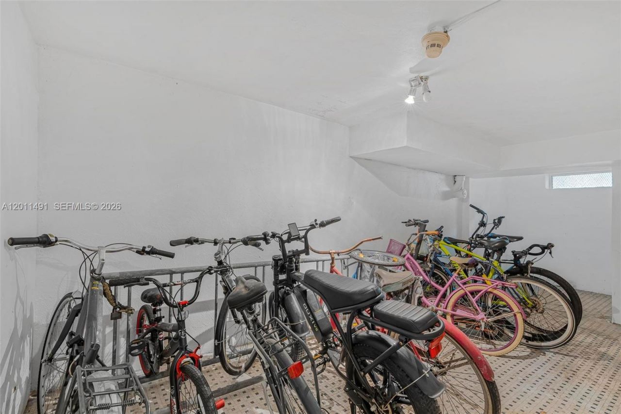 1555 Pennsylvania Ave, Unit 209, Miami Beach, FL 33139 Photo