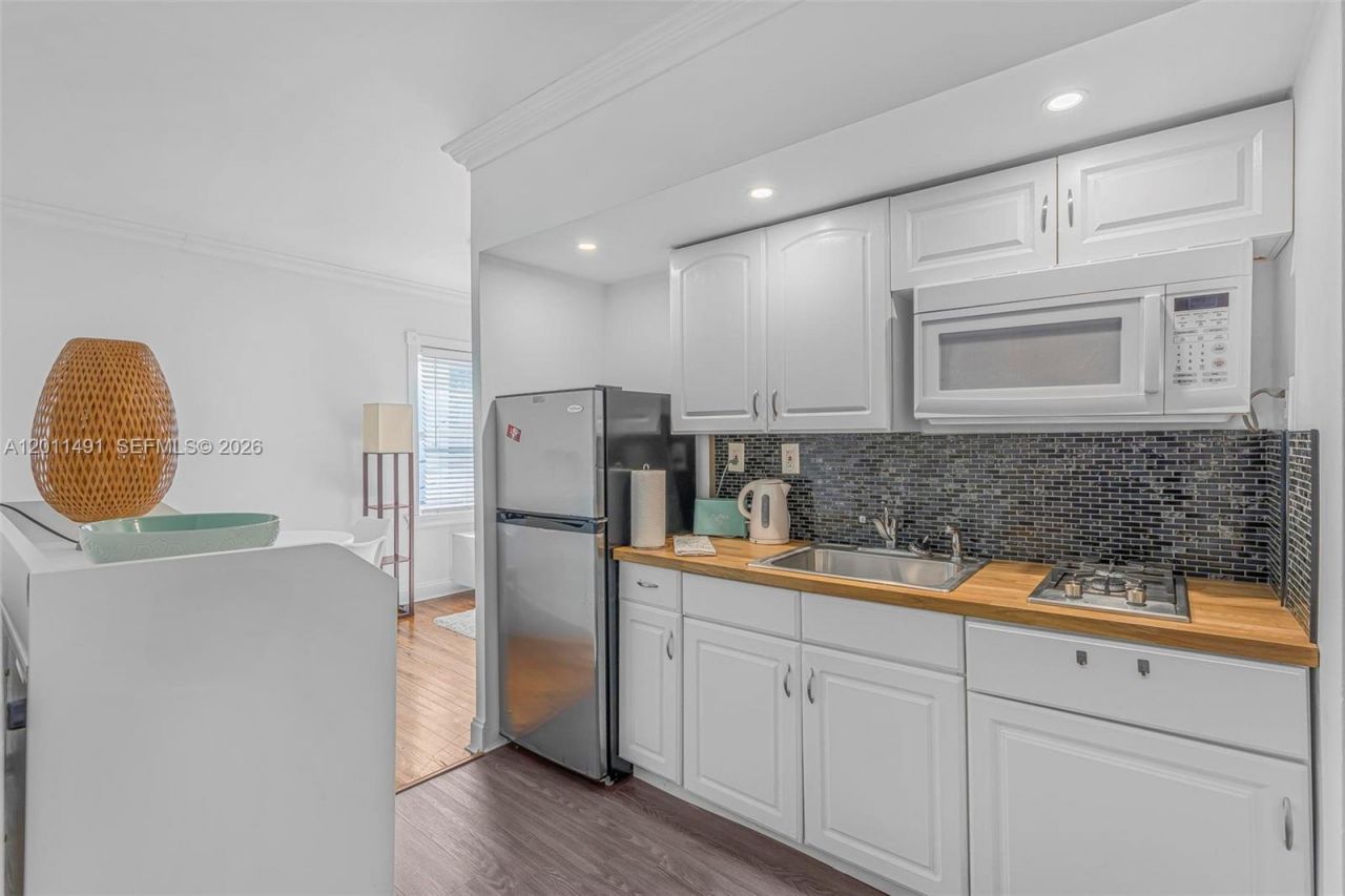 1555 Pennsylvania Ave, Unit 209, Miami Beach, FL 33139 Photo