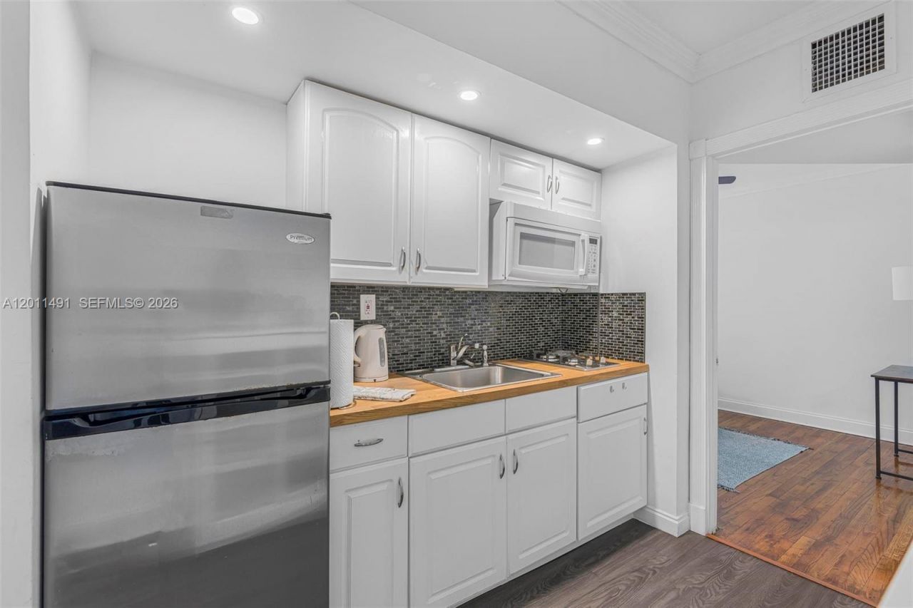 1555 Pennsylvania Ave, Unit 209, Miami Beach, FL 33139 Photo
