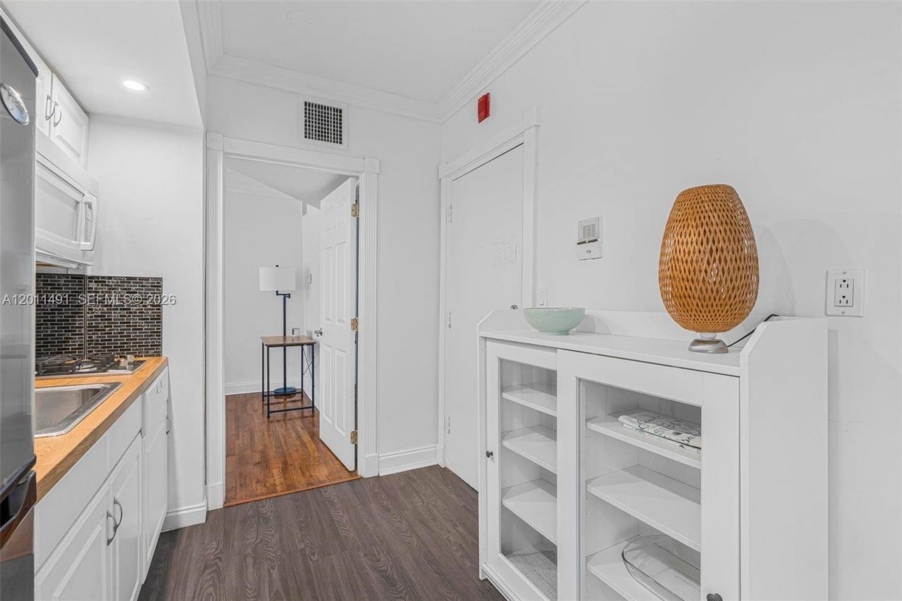 1555 Pennsylvania Ave, Unit 209, Miami Beach, FL 33139 Photo