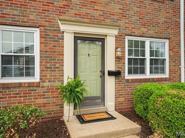1541 E Swan Circle , Brentwood, MO 63144
