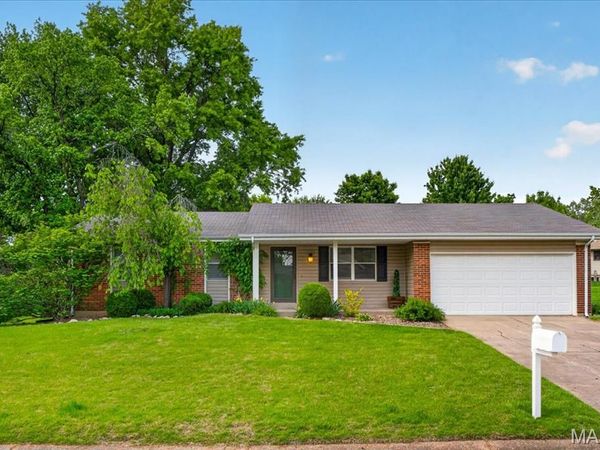 4 Glenview Drive, St Charles, MO 63304
