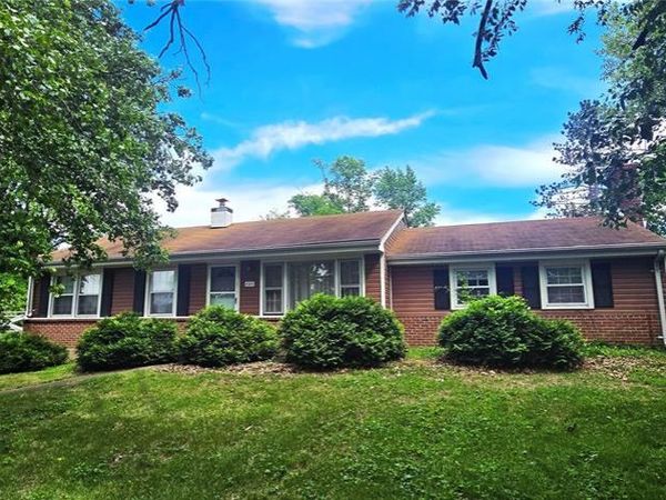 425 Bush Drive, Ballwin, MO 63021