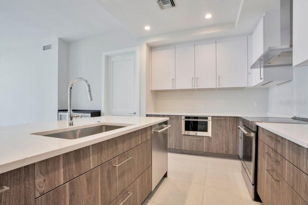 275 1st Avenue S, Unit 3808, Saint Petersburg, FL 33701 Photo