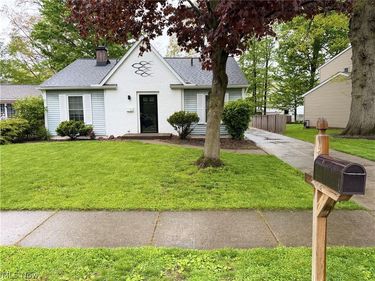 582 Forestview Road, Bay Village, OH 44140
