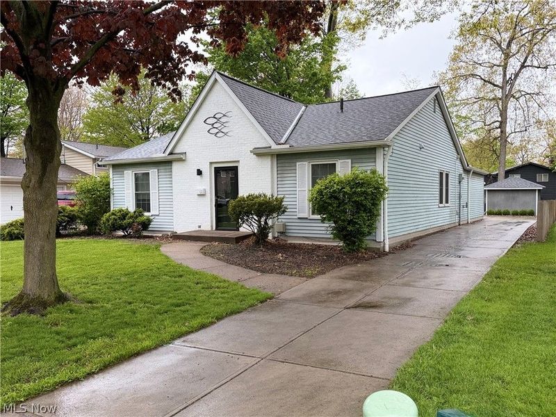 582 Forestview Road, Bay Village, OH 44140 Photo 2