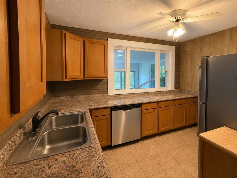 552 E Chillicothe Avenue, Bellefontaine, OH 43311 Photo 5