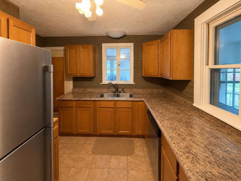 552 E Chillicothe Avenue, Bellefontaine, OH 43311 Photo 6