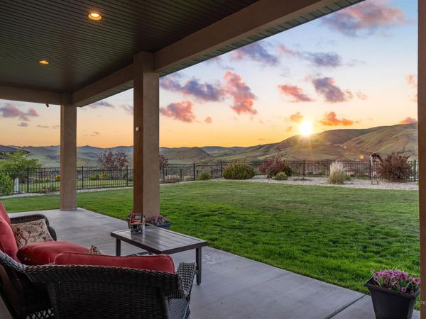 5318 W Parkridge Dr, Boise, ID 83714