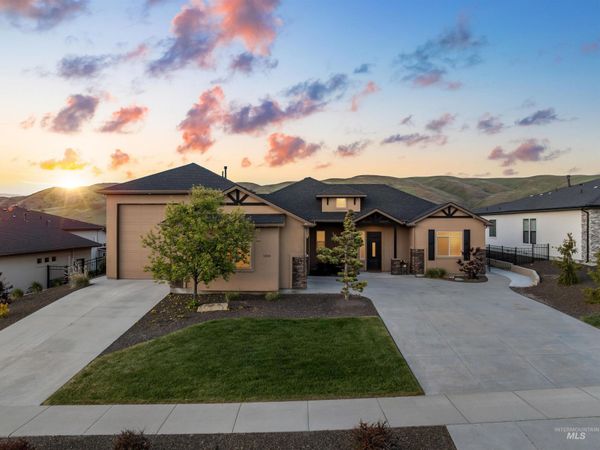 5318 W Parkridge Dr, Boise, ID 83714