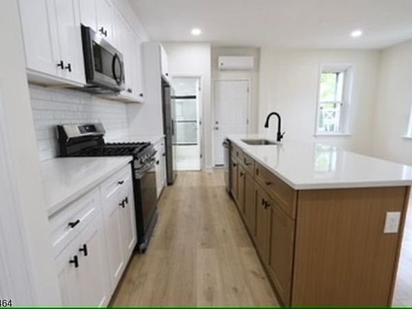 337 W Clay Ave, Unit 2, Roselle Park, NJ 07204