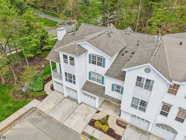 1 Caroline Foster Ct, Morris, NJ 07960
