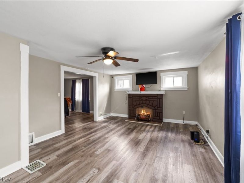 10816 Governor Avenue, Cleveland, OH 44111 Photo 13