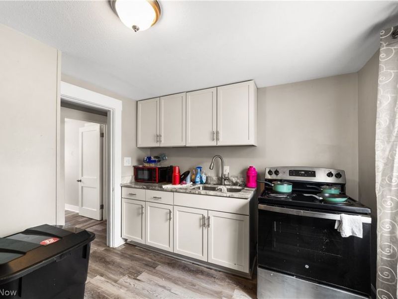 10816 Governor Avenue, Cleveland, OH 44111 Photo 16