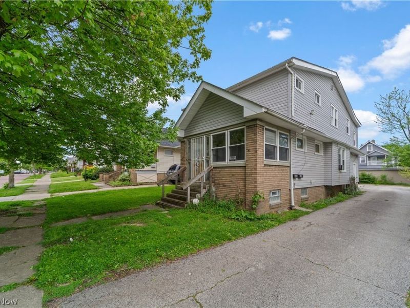 10816 Governor Avenue, Cleveland, OH 44111 Photo 2