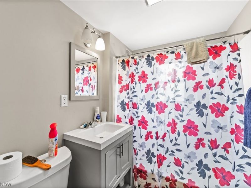 10816 Governor Avenue, Cleveland, OH 44111 Photo 7