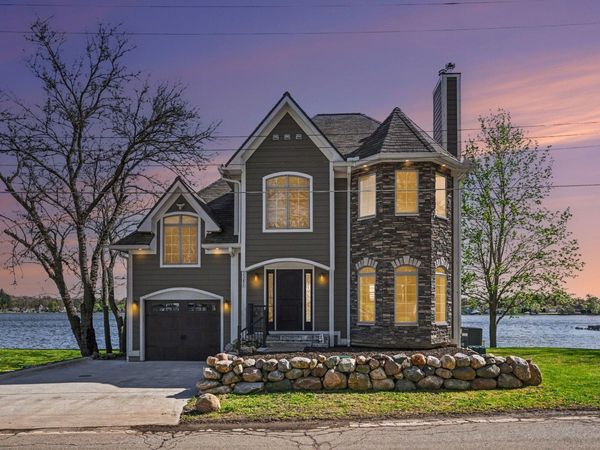 2382 Jackson Boulevard, Highland, MI 48356