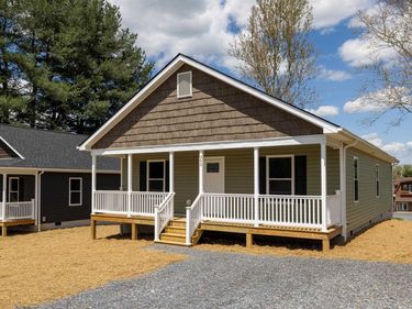 340 W FAIRFAX AVE, ELKTON, VA 22827