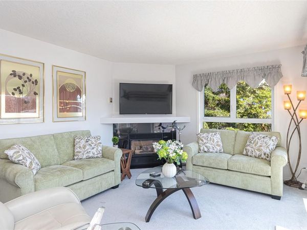 9919 Fourth St, Unit 311, Sidney, BC V8L 2Z6