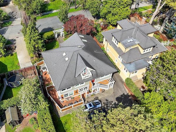 1047 Chamberlain St , Unit D, Victoria, BC V8S 4C1