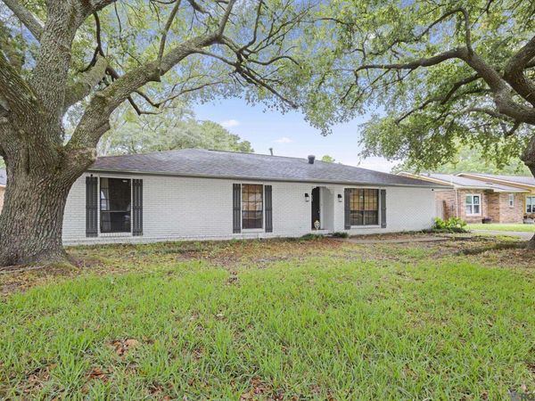 1054 Barkley Dr, Baton Rouge, LA 70810