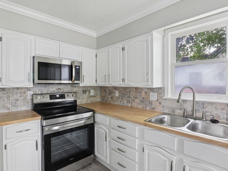 110 S Clinton Street , Richwood, OH 43344 Photo 13