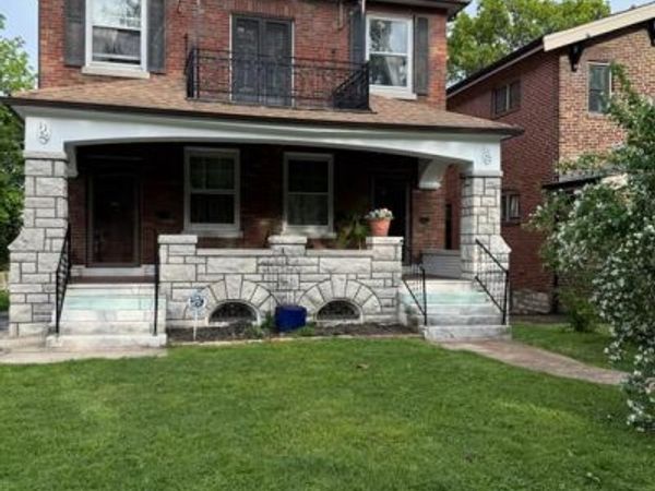 1120 Moorlands Drive, Maplewood, MO 63117