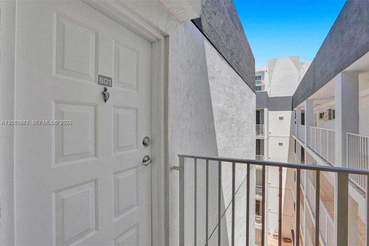 126 SW 17th Rd , Unit 601, Miami, FL 33129 Photo