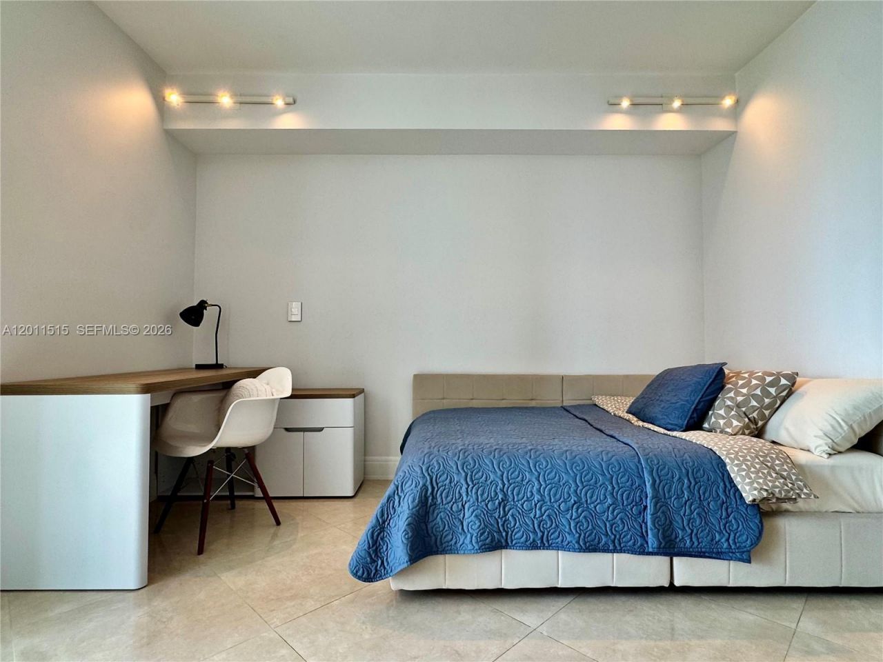 17555 Atlantic Blvd, Unit UPH7, Sunny Isles Beach, FL 33160 Photo